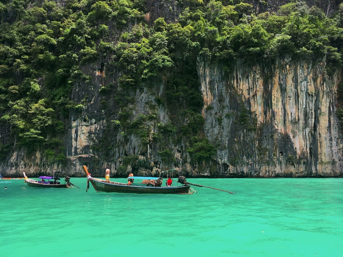 Tour Phi Phi island by Speedboat l iVenture Card